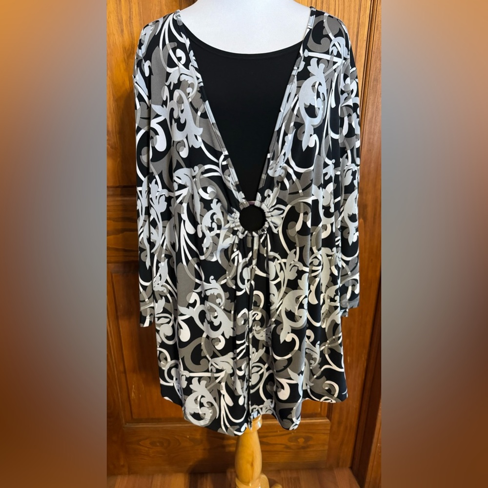 Women’s plus size JM Collection 3X tunic type with tails in front. Pre-owned